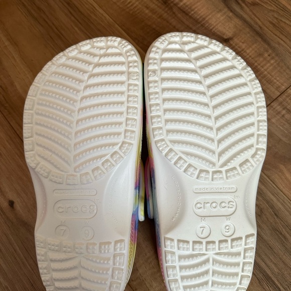 CROCS - Picture 2 of 2